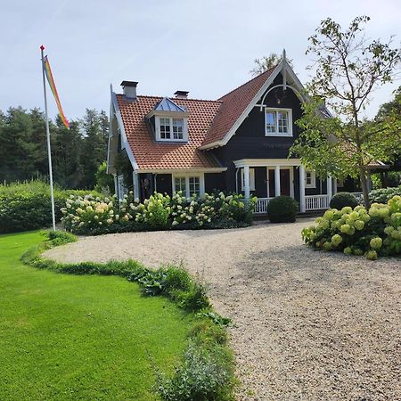 Huize Koempoelan Panzió Naarden Kültér fotó
