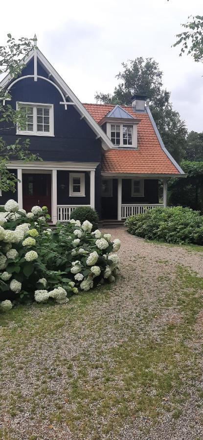 Huize Koempoelan Panzió Naarden Kültér fotó