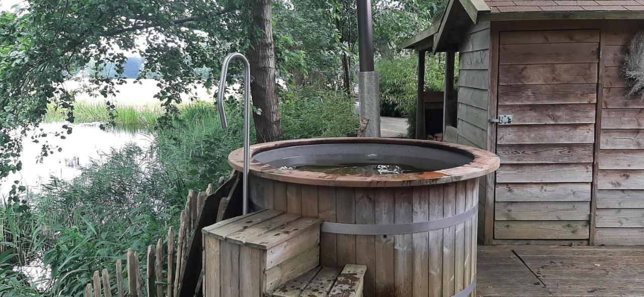 Huize Koempoelan Panzió Naarden Kültér fotó