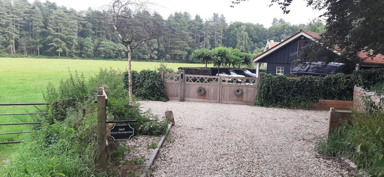 Huize Koempoelan Panzió Naarden Kültér fotó