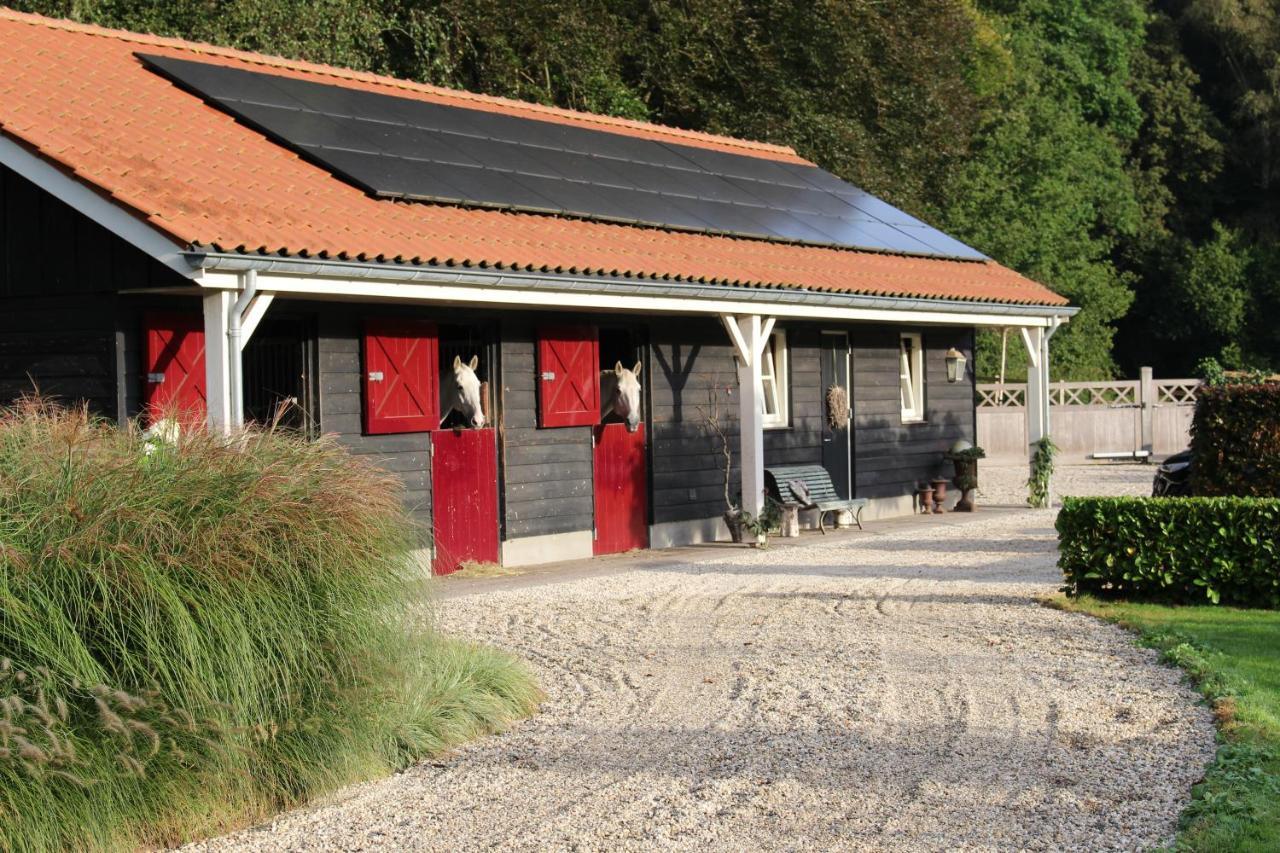Huize Koempoelan Panzió Naarden Kültér fotó