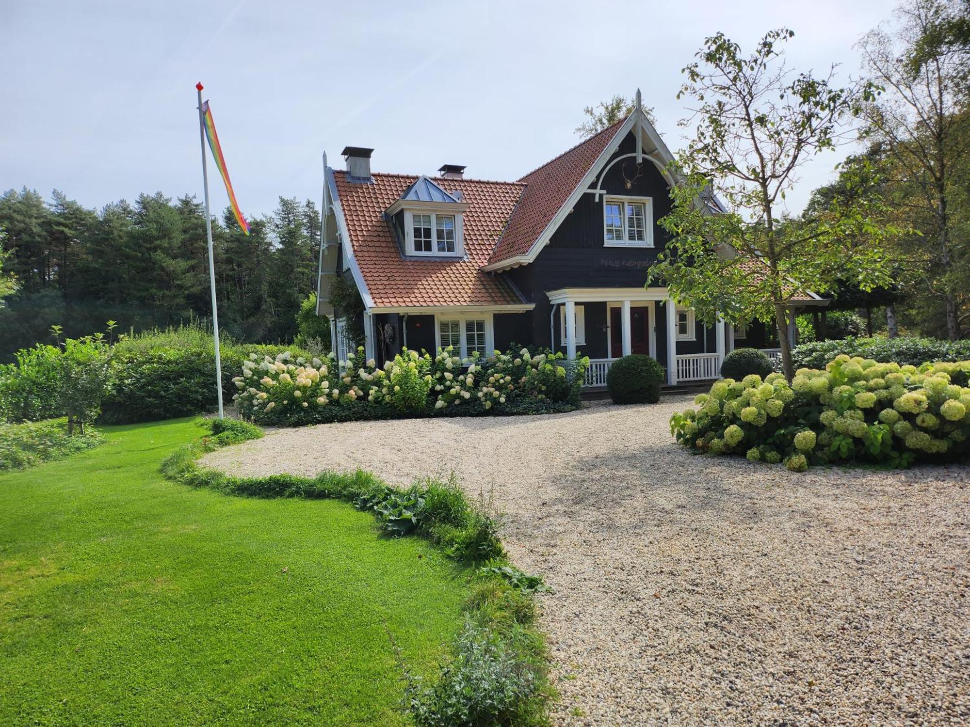Huize Koempoelan Panzió Naarden Kültér fotó